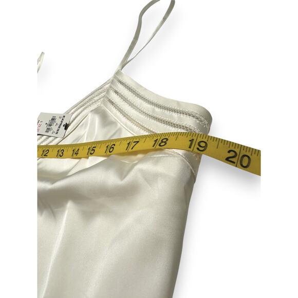 NWT Express Ivory Satin Chevron Detail Cami Top Size Medium - Picture 6 of 10
